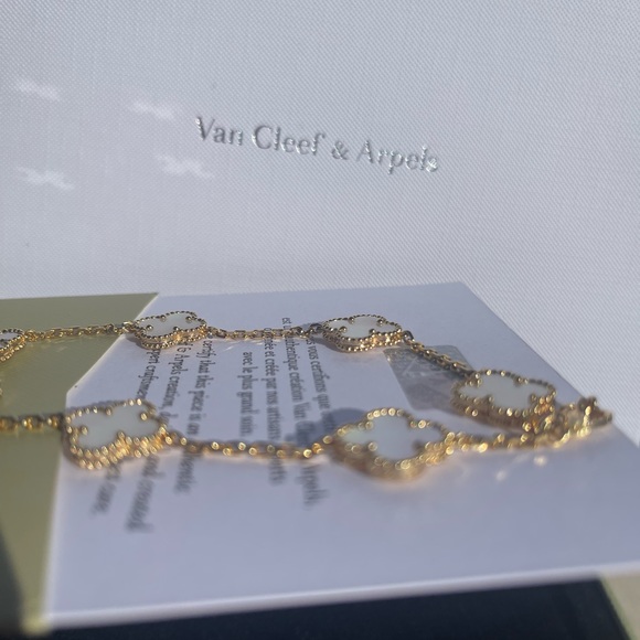 VAN CLEEF & ARPELS Necklace 18k Gold $25,000 - Picture 9 of 14